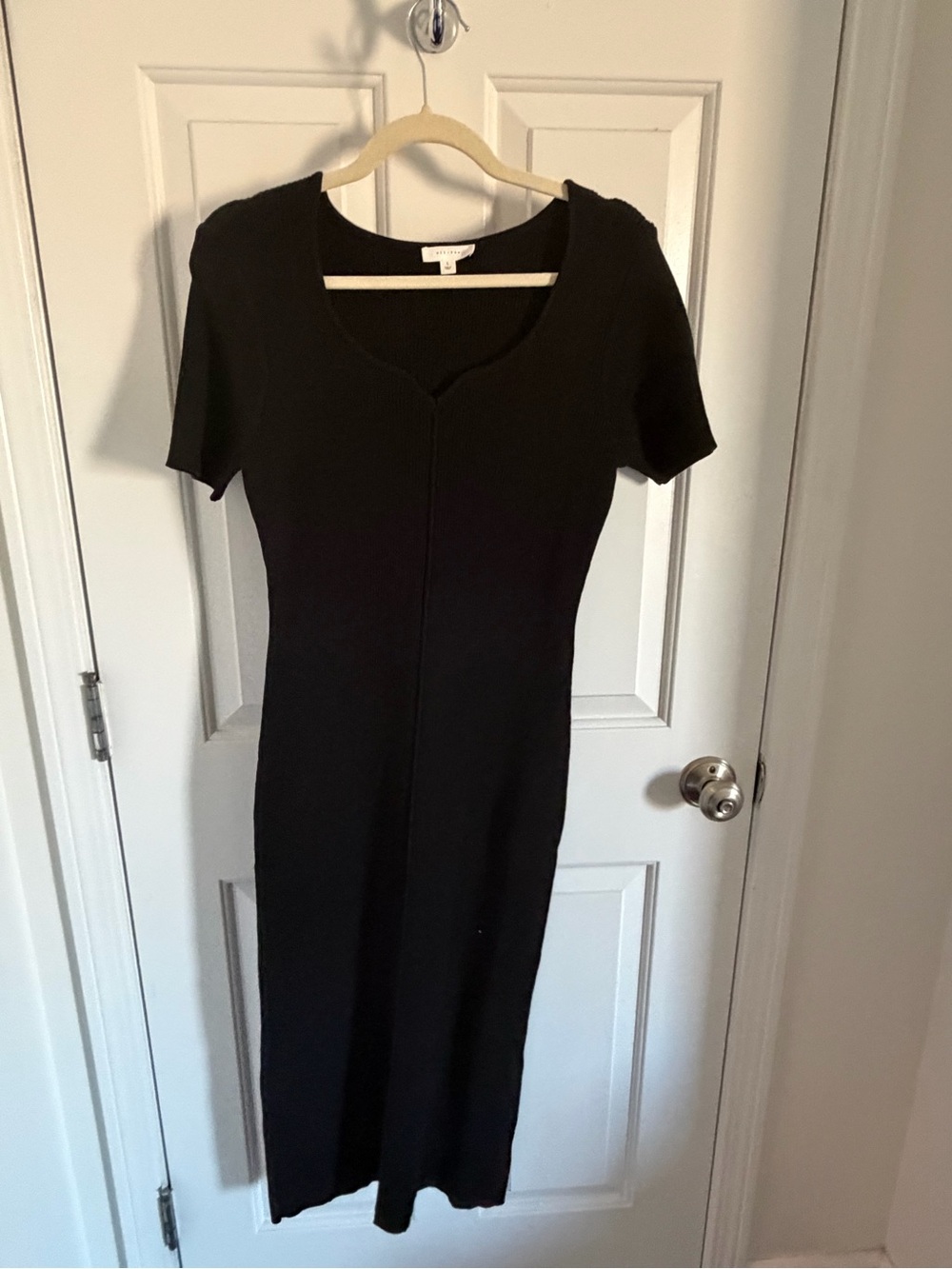 Classic Black Short-Sleeve Knit Midi Dress